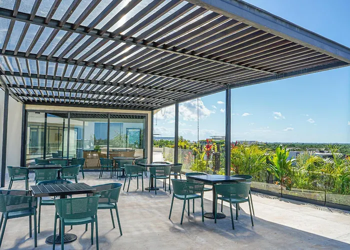 Apartment Oasis Jungle Views, 4 Pools & Near