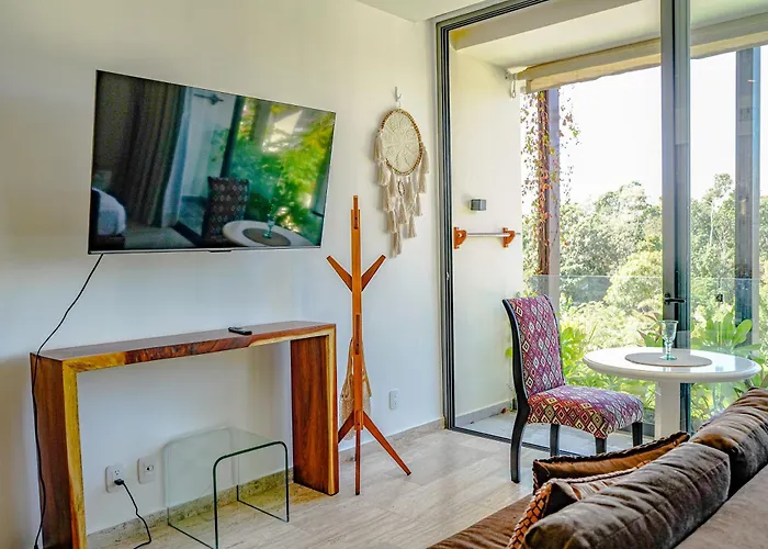 Oasis Jungle Views, 4 Pools & Near Apartment *