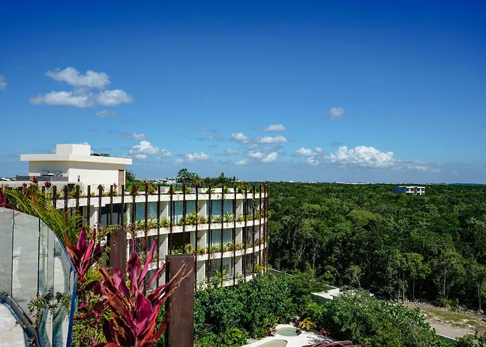 Oasis Jungle Views, 4 Pools & Near Apartment